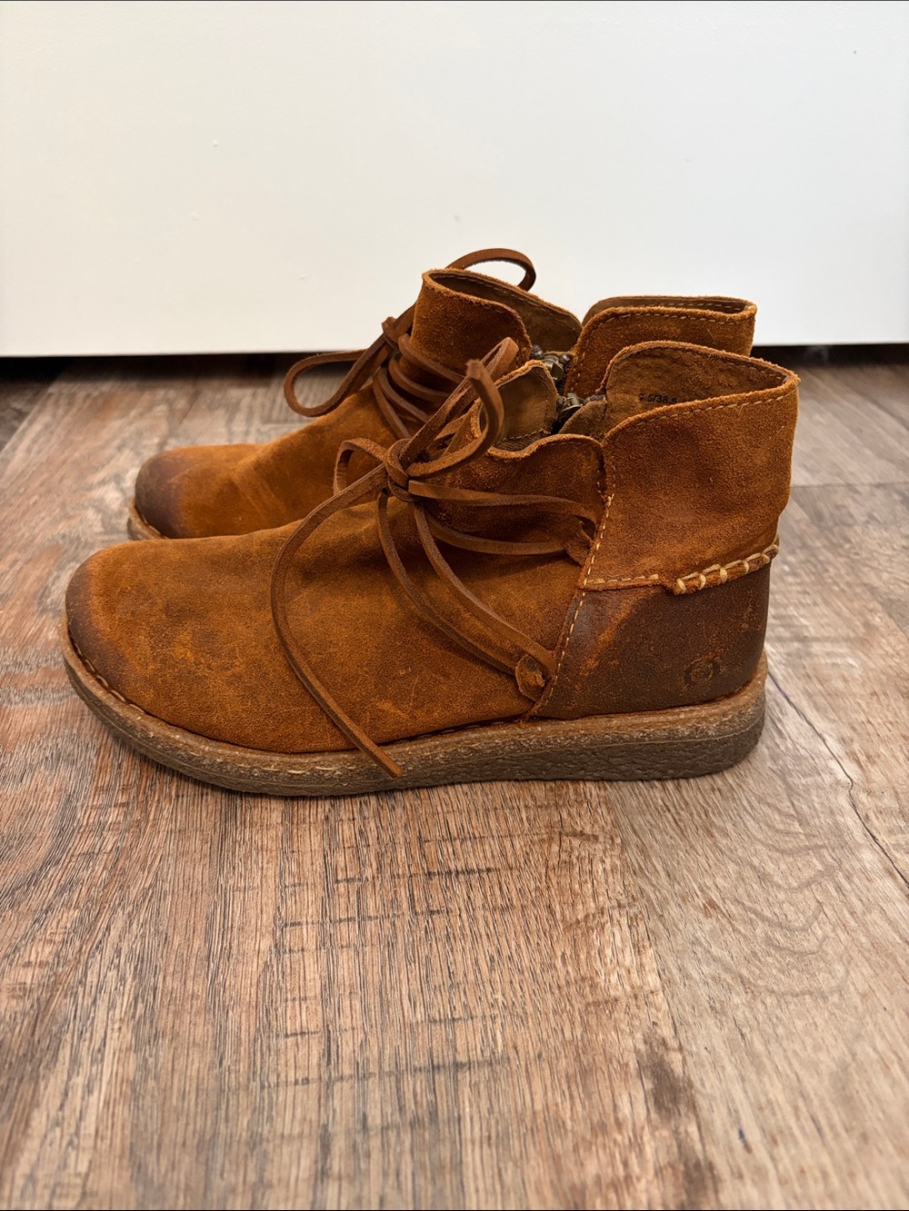Born Calyn Chukka Ankle Boot Cognac Suede Side Zip Women's Size 7.5